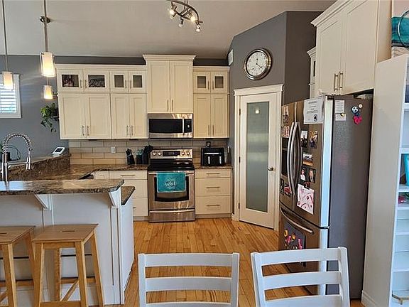 5th image of 128 Kinsmen CRESCENT