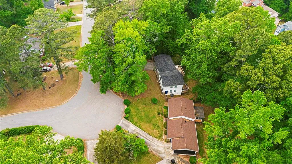 4 bed, 1880 sqft, $2,495 — Photo 3