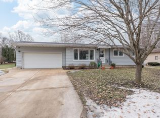 835 Westwood Dr, Faribault, MN 55021