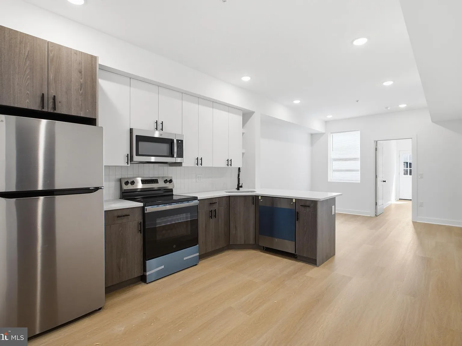 2 bed, $1,400 — Photo 1