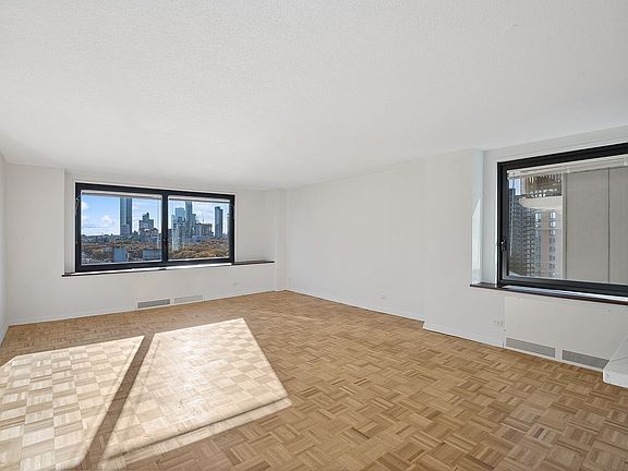 4th image of 531 Main St APT 1404