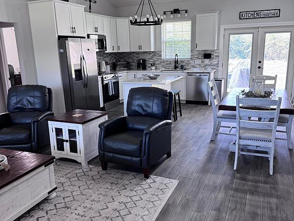 5th image of 803 Robin Road Road