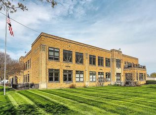 2214 S State St #104, Saint Joseph, MI 49085