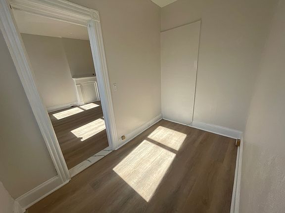 2nd image of 125 E Broad St