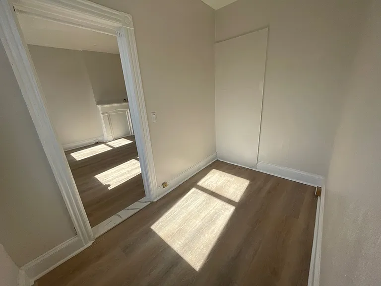 125 E Broad St — Photo 2