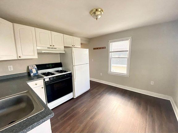 3rd image of 596 South St #3
