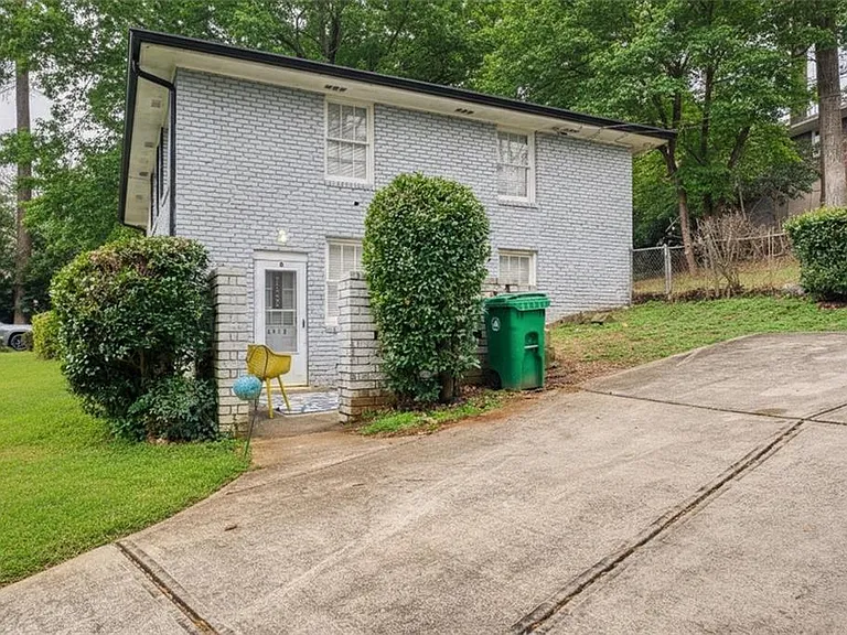 2418 Brookdale Dr NE — Photo 38