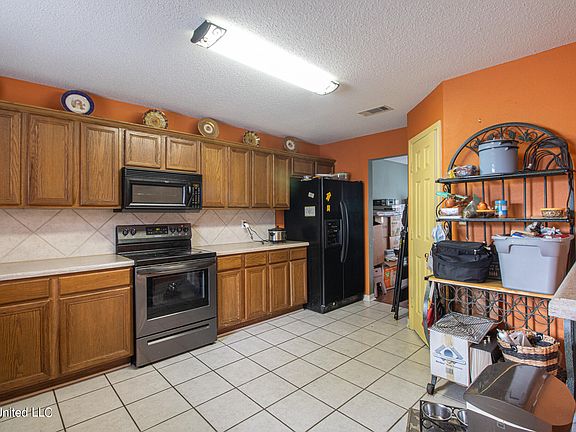 2nd image of 11893 Summerhaven Cir