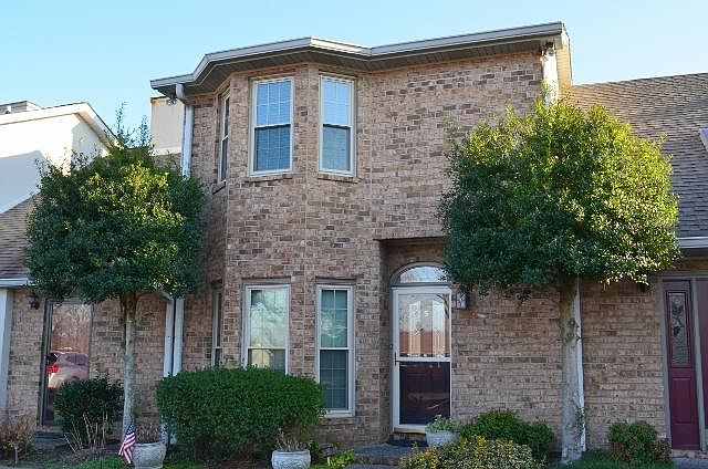 1st image of 5 Magnolia Sq #5