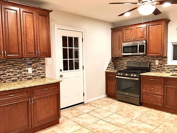3rd image of 656 Jewett Ave APT 2