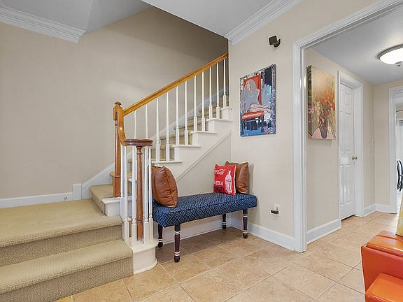 4th image of 8 Plantation Dr NE
