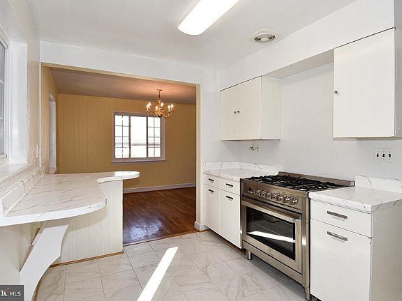 5th image of 7215 Normandy Ln