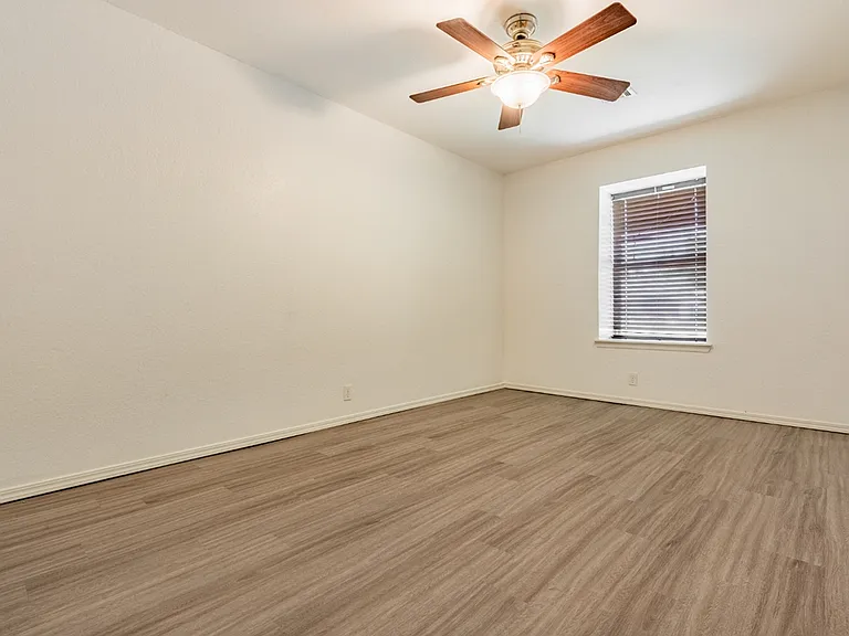 1006 W Neptune Rd — Photo 10