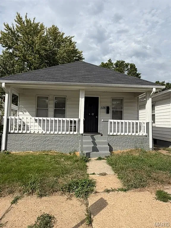 3 bed, 1.0 bath, 966 sqft, $1,400 — Photo 1