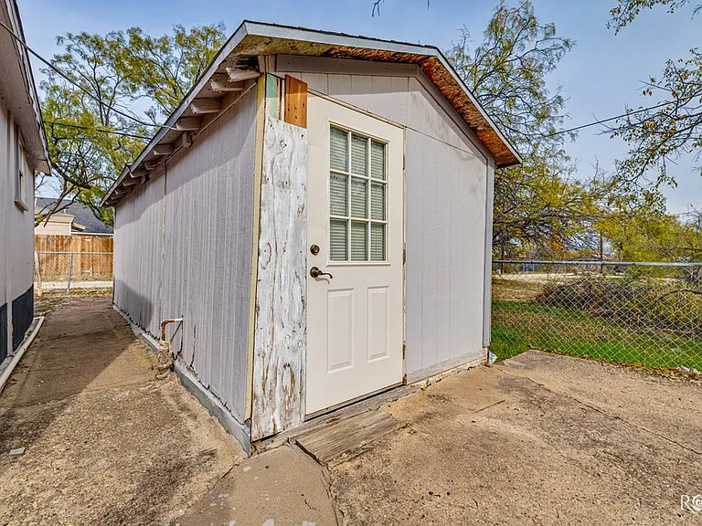 226 W Avenue M — Photo 22