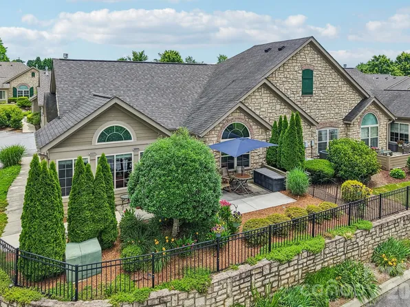 174 Summerfield Pl, Flat Rock, NC 28731