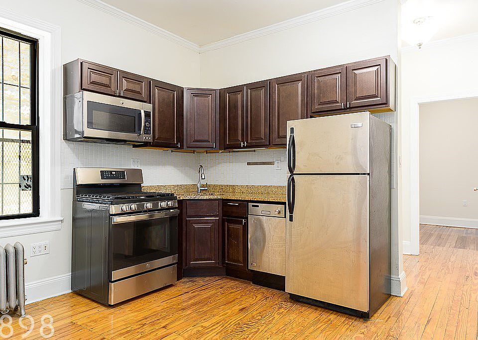 1st image of 300 12th St APT 4
