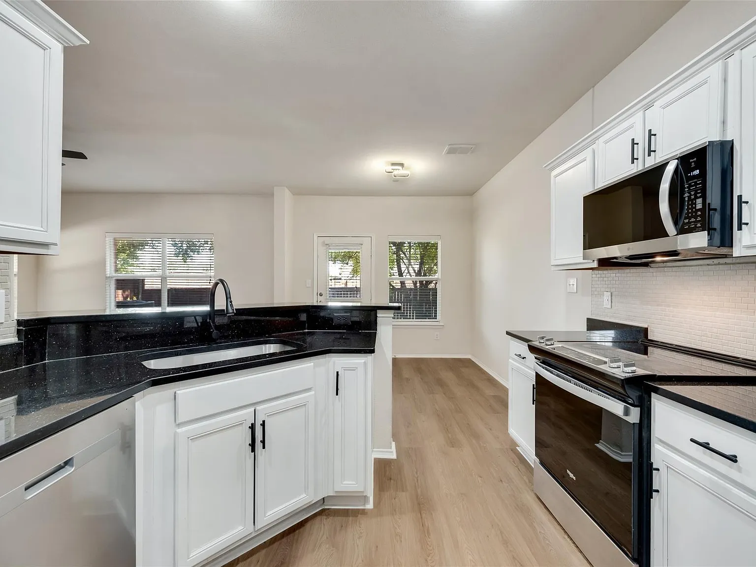 3 bed, 1549 sqft, $2,650 — Photo 4