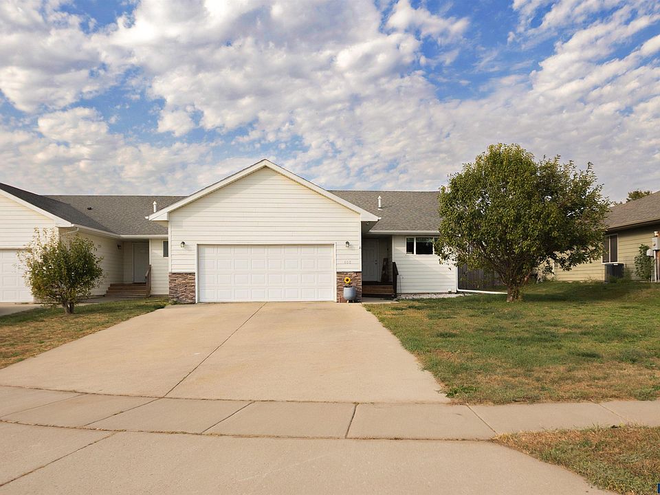 1st image of 408 Cypress Cir