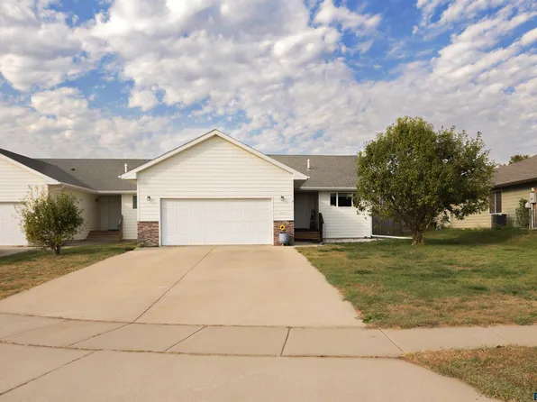 408 Cypress Cir, Harrisburg, SD 57032
