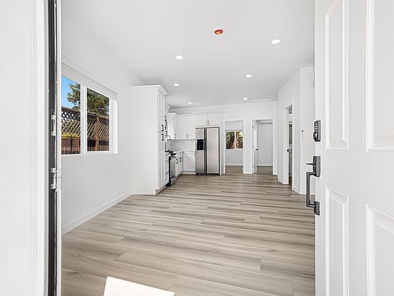4th image of 18 Del Sol Ct