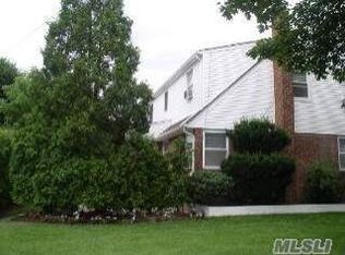 1 Birchwood Dr, New Hyde Park, NY 11040