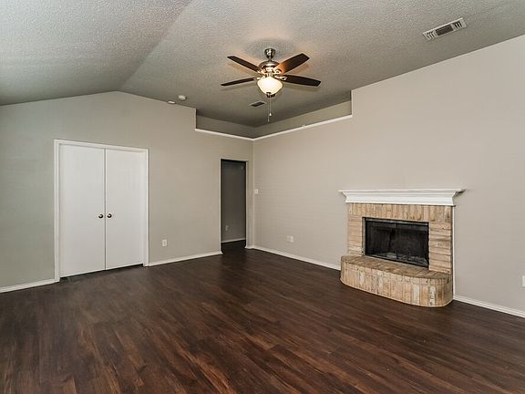 3rd image of 1121 Sandalwood Dr
