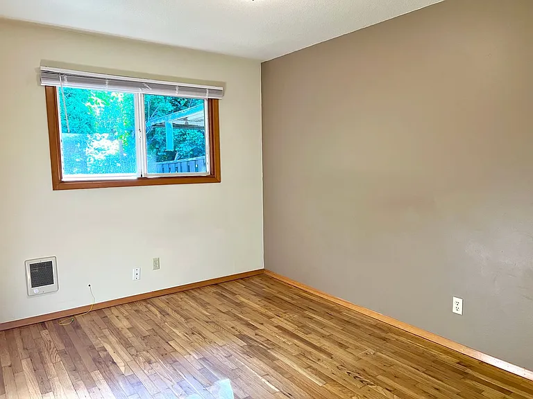 300 Lincoln St — Photo 11