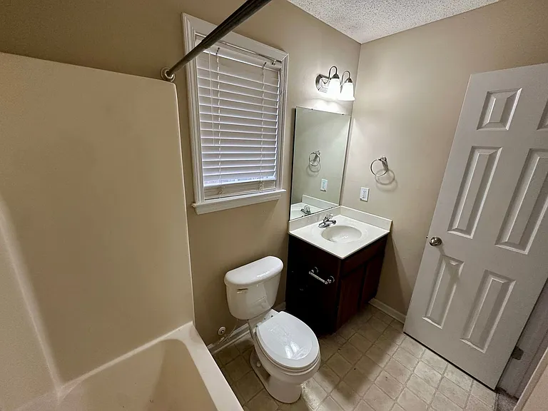 1161 Chivalry St — Photo 6