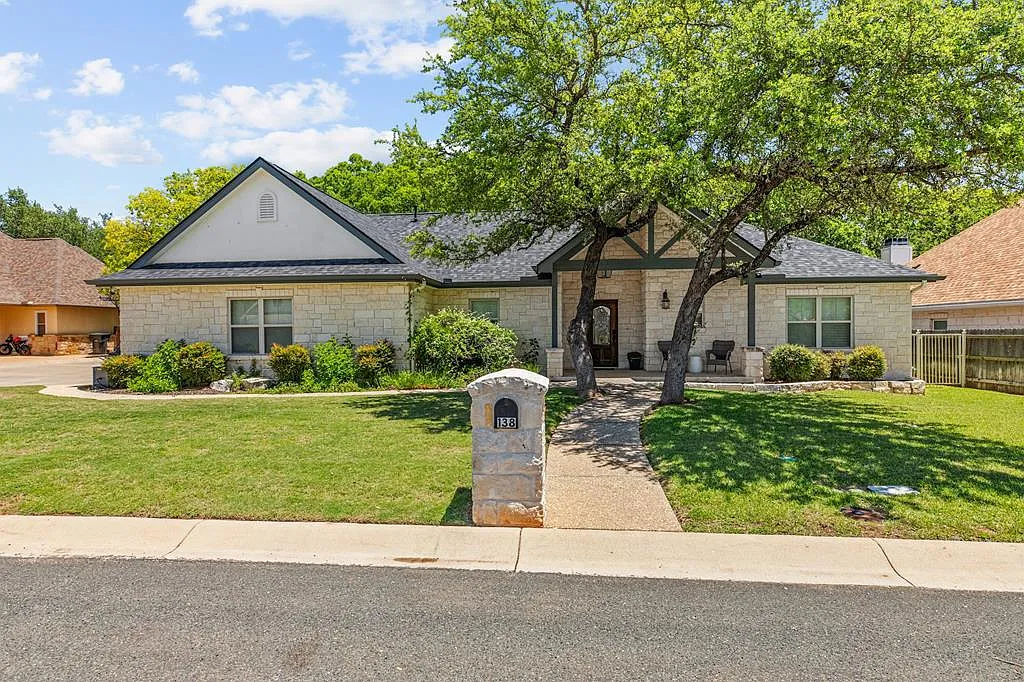 3 bed, 2146 sqft, $3,100 — Photo 1