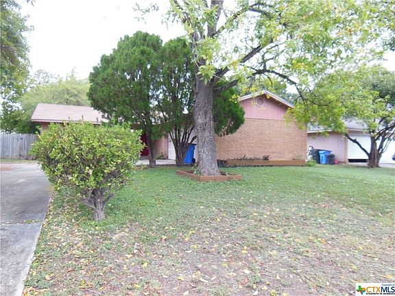 2nd image of 810 E Rosemary Dr