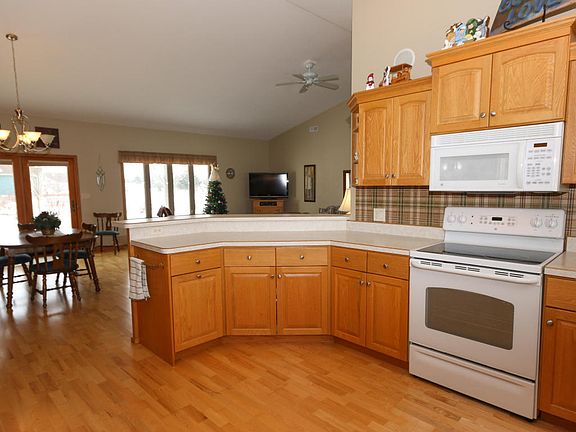 4th image of 907 Amanda Ln