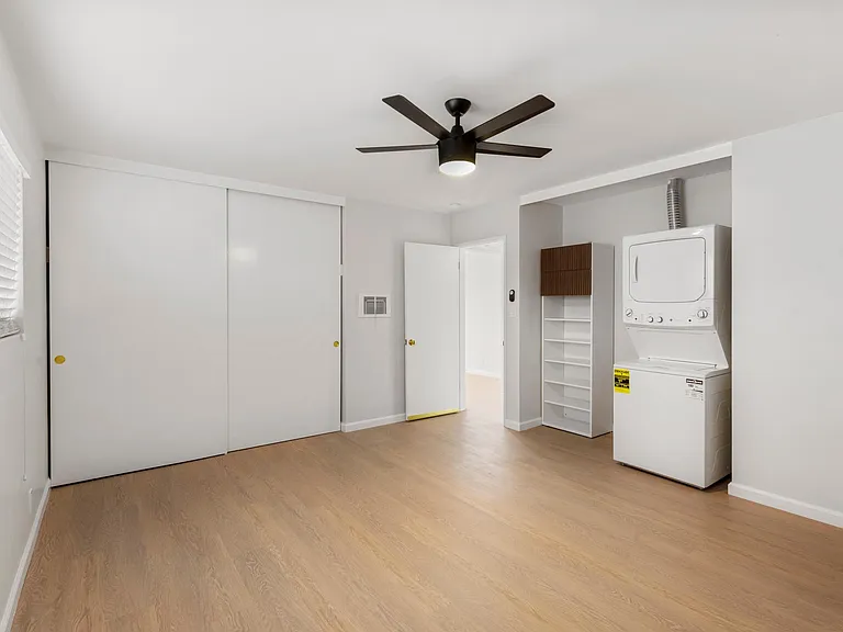 1107 E 3rd St #8 — Photo 10