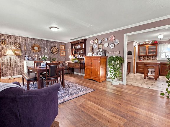 5th image of 512 N Walnut St