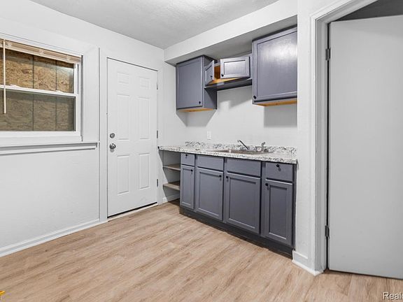 4th image of 12651-12655 Kelly Rd