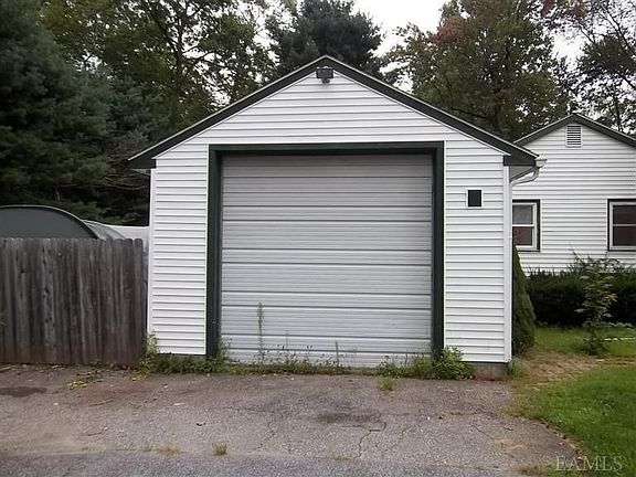 4th image of 46 Hampton Dr
