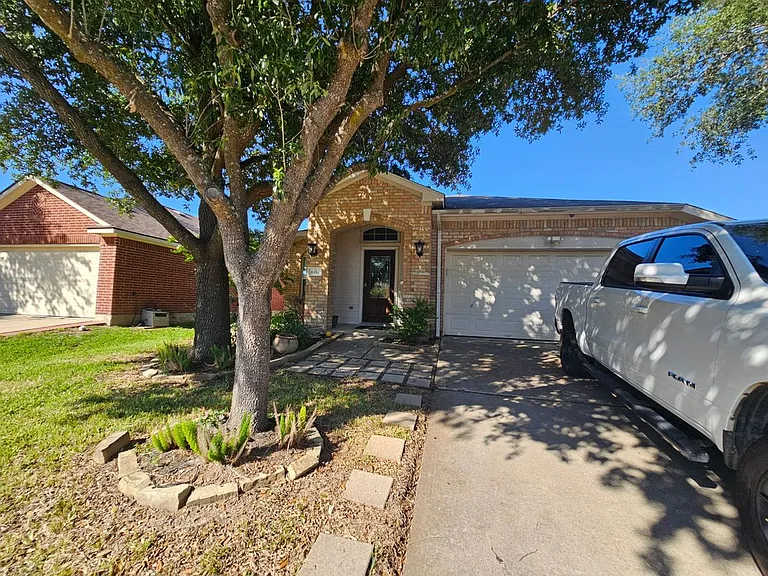 6414 Macquarie Dr — Photo 1