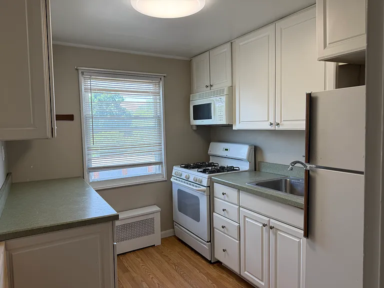 119B Hastings Ave #119B — Photo 7