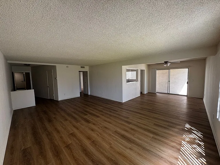 100 - Kimberly Apartments — Photo 3