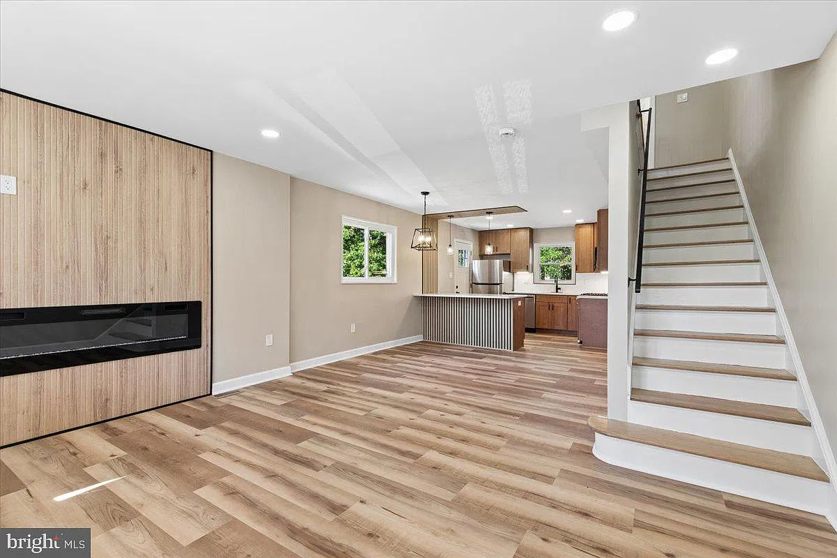 3 bed, 3.0 bath, 1632 sqft, $3,200 — Photo 3