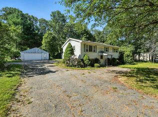 385 River Rd, Uxbridge, MA 01569