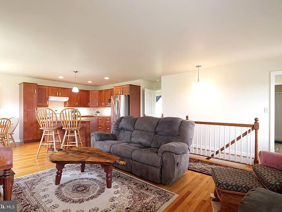 3rd image of 5445 Lucy Ln