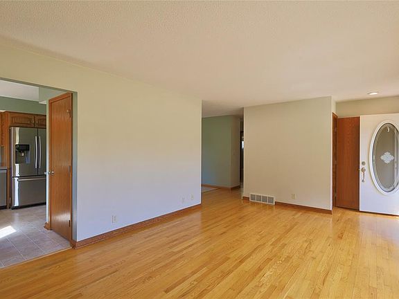 3rd image of 1538 Drury Court