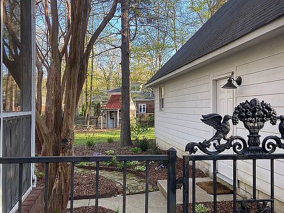4th image of 4109 Cherokee Dr SE