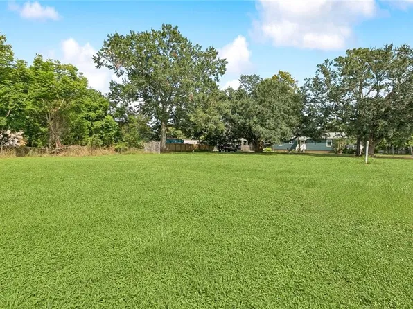 1904 Tino Ln, Violet, LA 70092