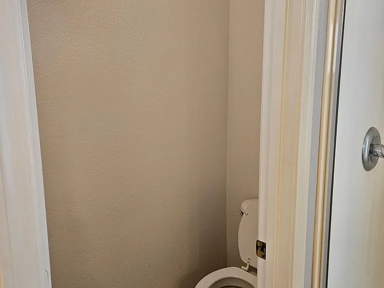 931 E Sherri Dr — Photo 11