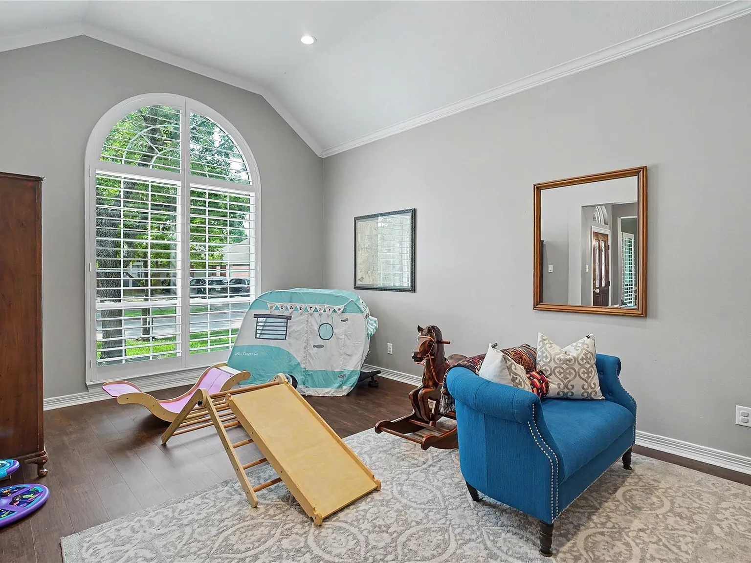 4 bed, 3.0 bath, 3251 sqft, $3,600 — Photo 4