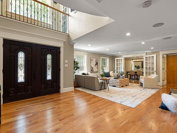 5th image of 107 Rowe St