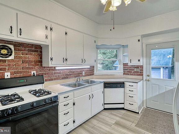 4th image of 7 Woodlawn Ave