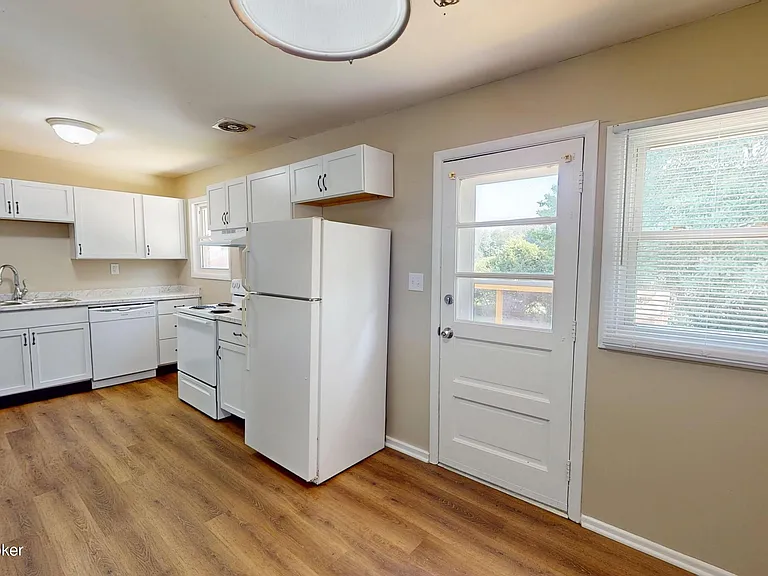 9907 Robsion Rd — Photo 5